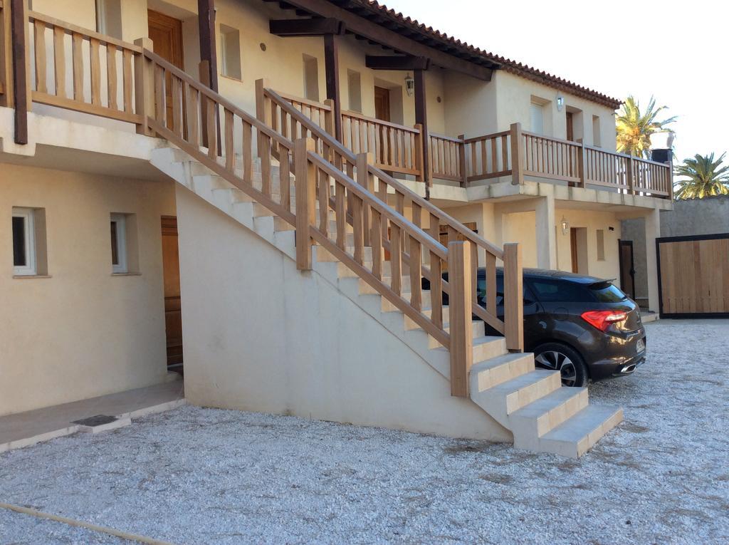 Les Pieds Dans L'Eau Apartment Ла Кроа Валмер Екстериор снимка